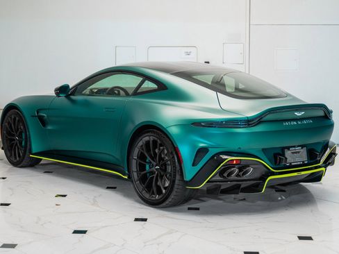 Used 2025 Aston Martin V8 Vantage Coupe image 2