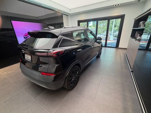 Used 2023 Chevrolet Bolt EUV Premier w/ Redline Edition FWD image 4