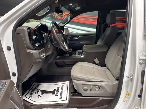 Used 2023 GMC Sierra 1500 SLT w/ SLT Premium Package image 4