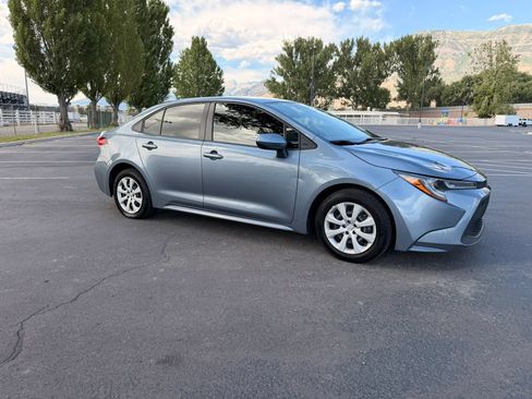 Used 2022 Toyota Corolla LE FWD image 2