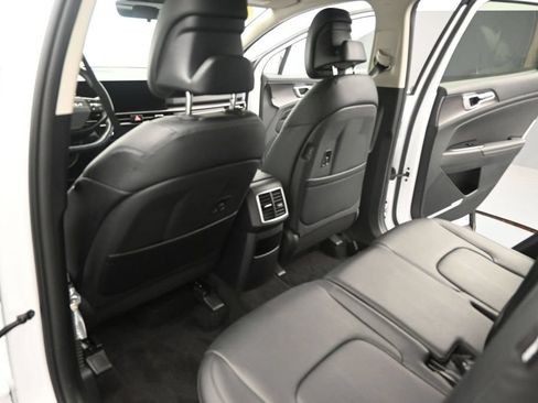 Certified 2026 Kia Sportage EX w/ EX Panorama Roof Package FWD image 15