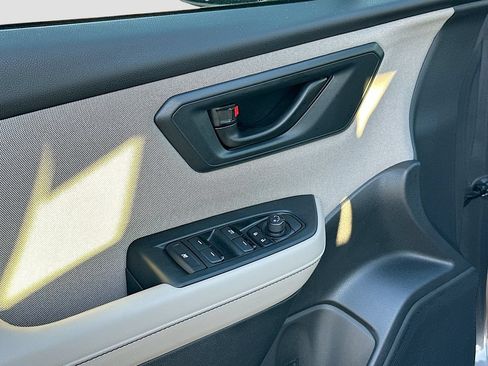Certified 2025 Subaru Forester AWD/4WD image 17