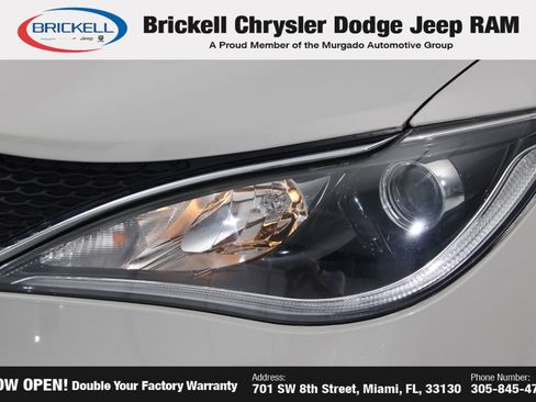 Used 2020 Chrysler Pacifica Touring w/ Advanced Safetytec Group FWD image 9