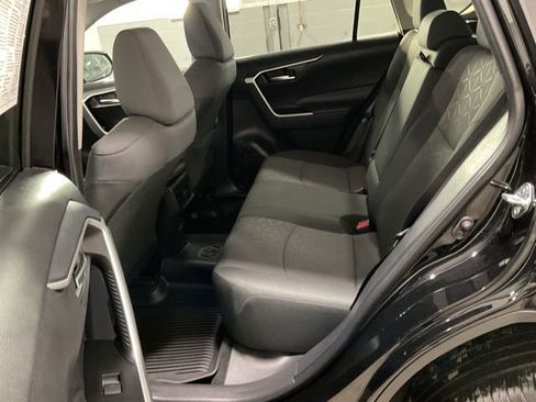 Used 2025 Toyota RAV4 XLE image 19