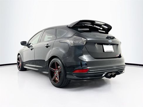 Used 2018 Ford Focus ST w/ Equipment Group 402A FWD image 12