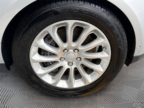 Used 2019 Land Rover Range Rover HSE image 31