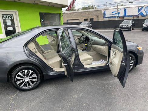 Used 2011 Toyota Camry LE FWD image 16