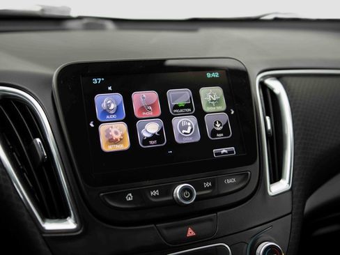 Used 2017 Chevrolet Malibu LT w/ Driver Confidence Package image 8