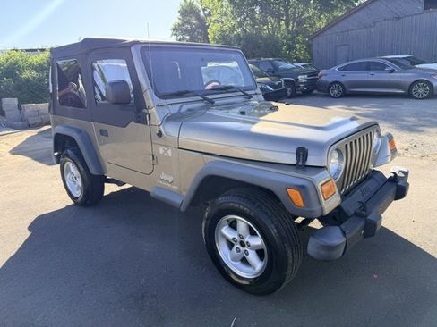 Used 2004 Jeep Wrangler X AWD/4WD image 3