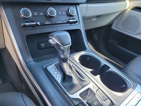 Used 2023 Kia Carnival LX image 15