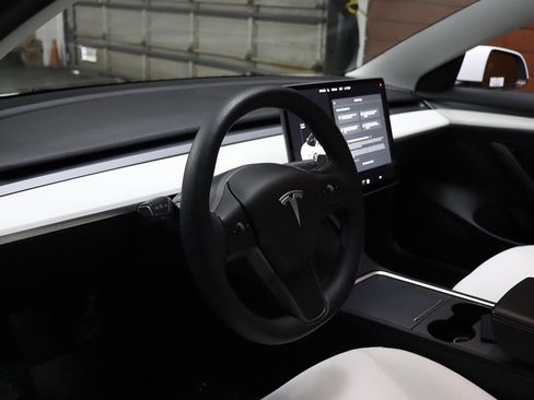 Used 2022 Tesla Model 3 image 34