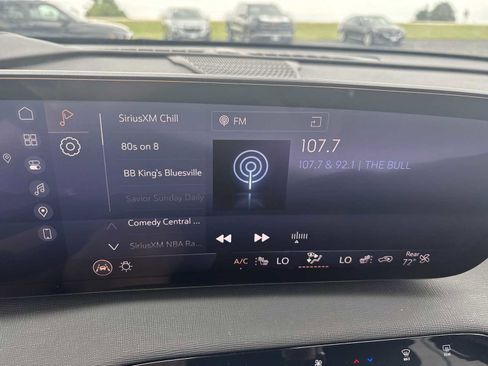 Used 2025 Buick Enclave Preferred AWD/4WD image 14