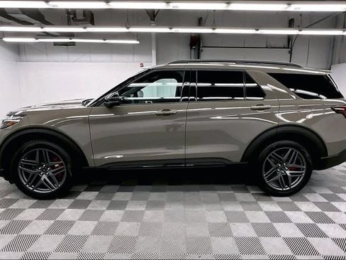 Used 2026 Ford Explorer ST AWD/4WD image 14