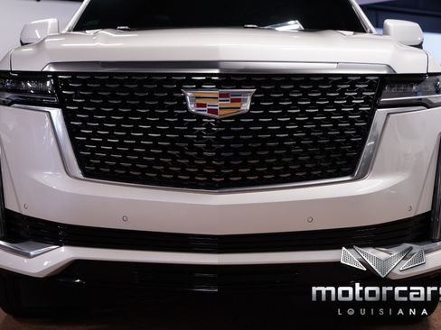 Used 2022 Cadillac Escalade Premium Luxury image 10