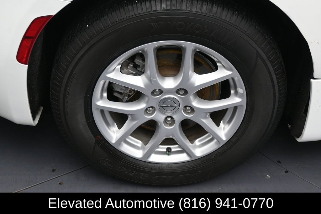 Used 2023 Chrysler Voyager LX FWD image 5