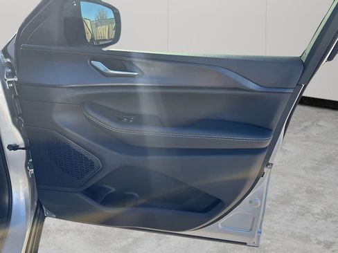 New 2025 Jeep Grand Cherokee Altitude image 12