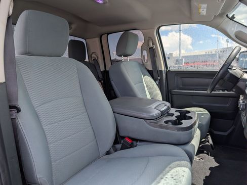 Used 2017 RAM 1500 Express RWD image 31