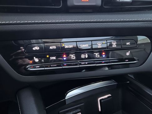 Used 2021 Buick Envision Essence w/ Technology Package I image 33