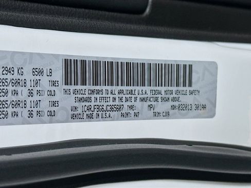 Used 2018 Jeep Grand Cherokee Limited image 37