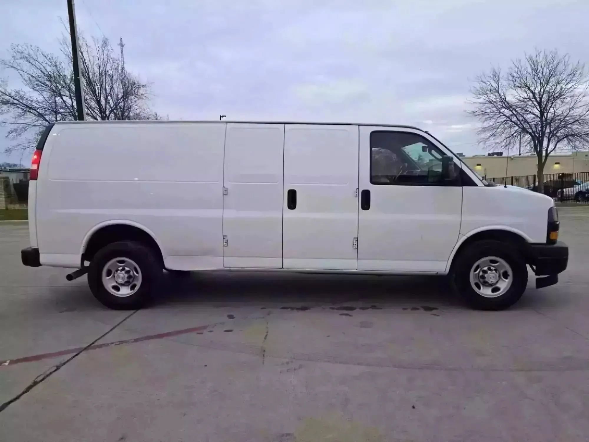 Used 2019 Chevrolet Express 2500 Extended w/ Driver Convenience Package RWD image 5