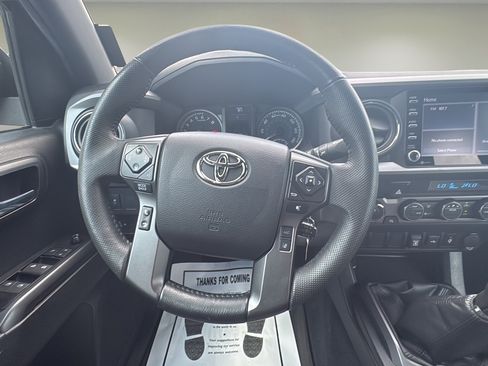 Used 2022 Toyota Tacoma TRD Off-Road image 10