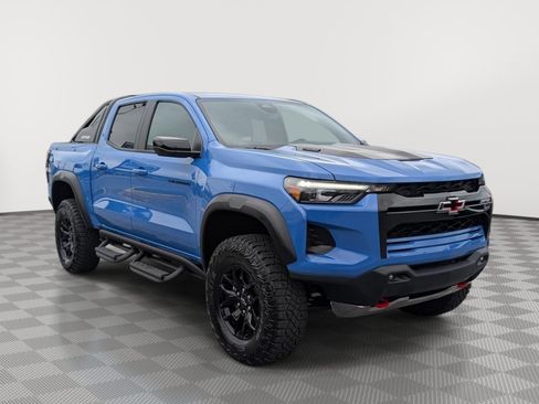 Used 2026 Chevrolet Colorado ZR2 w/ Midnight Edition AWD/4WD image 7