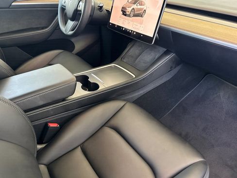 Used 2023 Tesla Model Y Long Range AWD/4WD image 32