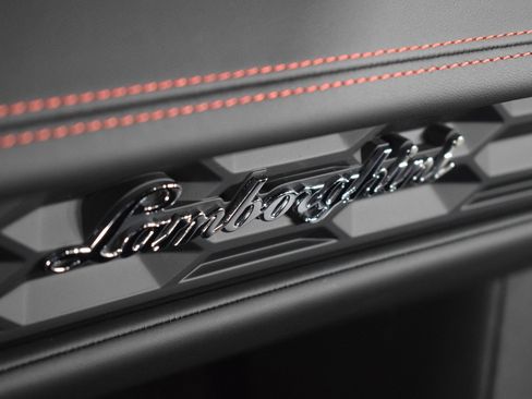 Used 2023 Lamborghini Huracan EVO image 24