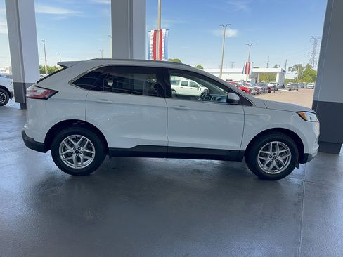 Certified 2024 Ford Edge SEL w/ Convenience Package AWD/4WD image 5