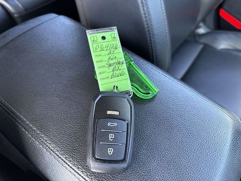 Used 2025 Kia Sportage EX FWD image 21