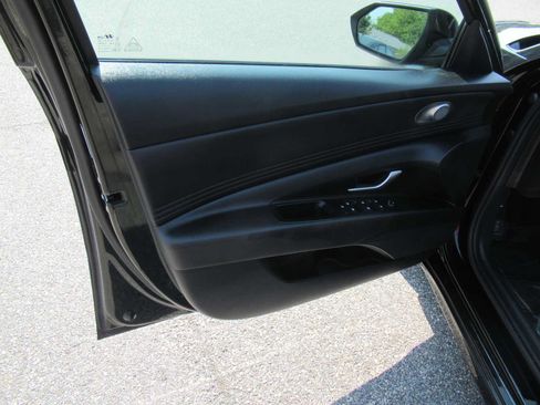 Used 2023 Hyundai Elantra SEL w/ Convenience Package FWD image 14