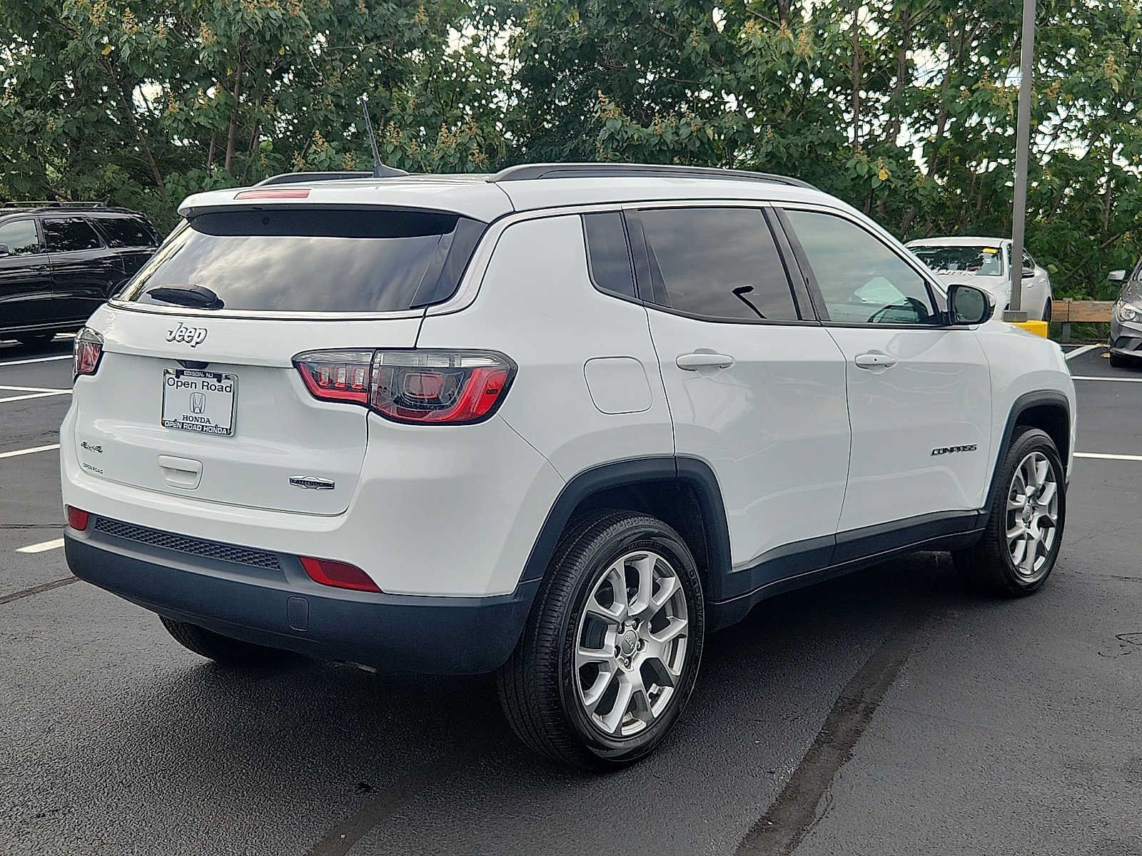 Used 2022 Jeep Compass Latitude w/ Sun and Sound Group AWD/4WD image 6