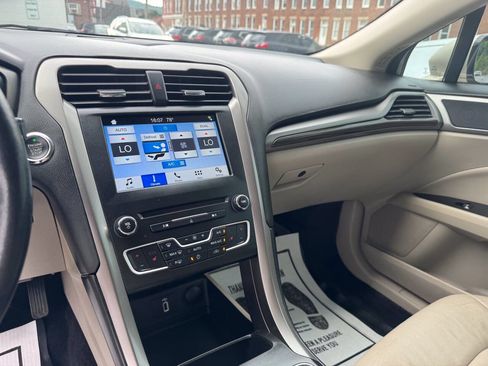 Used 2017 Ford Fusion SE w/ Fusion SE Technology Package AWD/4WD image 13