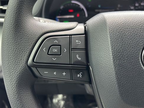 Used 2025 Toyota Sienna LE AWD/4WD image 29