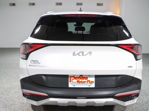 Used 2023 Kia Sportage EX image 8