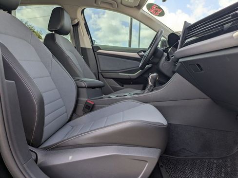 Used 2025 Volkswagen Jetta SE FWD image 20