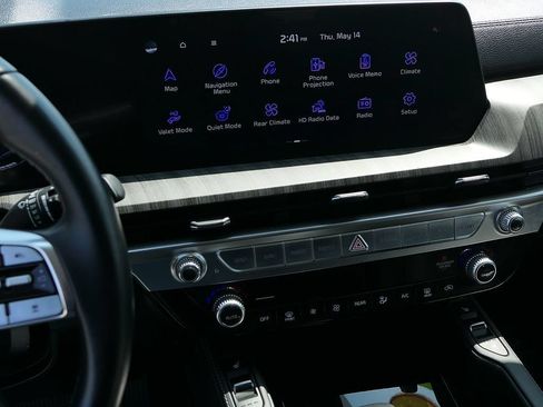 Used 2024 Kia Telluride EX w/ EX Captain's Chair Package FWD image 19