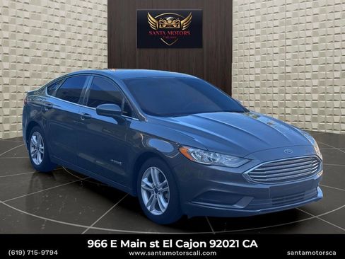 Used 2018 Ford Fusion SE FWD image 2