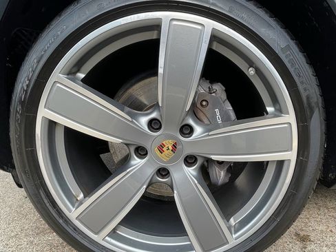Used 2020 Porsche Cayenne AWD/4WD image 16