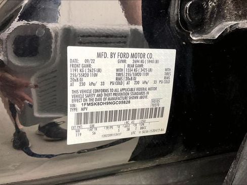 Used 2022 Ford Explorer XLT w/ Equipment Group 202A AWD/4WD image 32