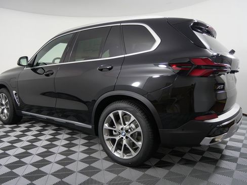 Used 2025 BMW X5 xDrive50e image 6