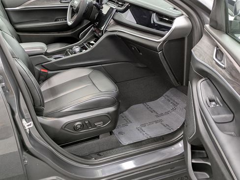 Used 2023 Jeep Grand Cherokee 4x4 image 19