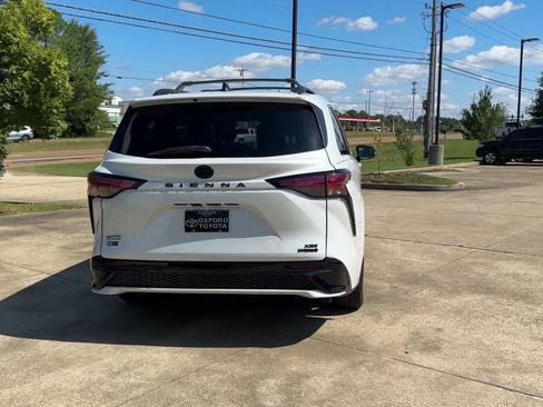 Used 2023 Toyota Sienna XSE image 5