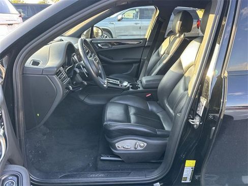 Used 2024 Porsche Macan Base image 7