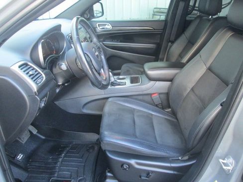 Used 2019 Jeep Grand Cherokee Altitude image 9