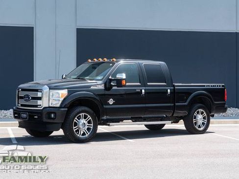 Used 2016 Ford F250 Platinum w/ FX4 Off-Road Package AWD/4WD image 2