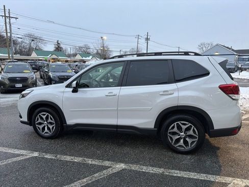 Used 2022 Subaru Forester Premium image 5