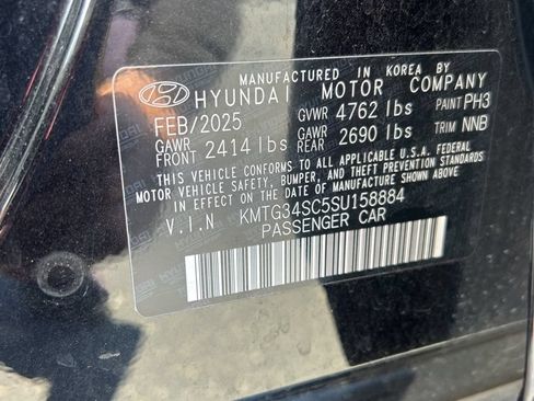 Used 2025 Genesis G70 2.5T RWD image 3
