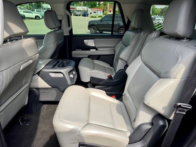 Used 2025 Ford Expedition Active AWD/4WD image 11