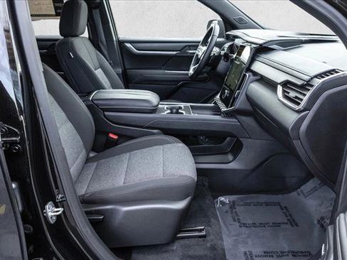 Used 2025 GMC Acadia Elevation image 26